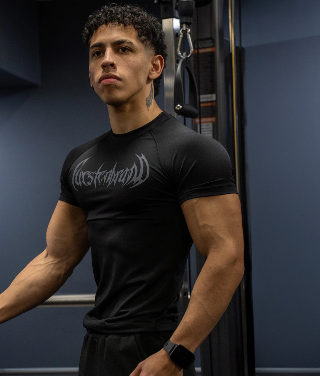 "Gothic" Compression Tee (negro)